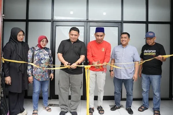 Ketua Ikatan Alumni Fakultas Hukum Universitas Hasanuddin (IKA FH Unhas), Munafri Arifuddin saat meresmikan Gedung Sekretariat Baru (Dok: Ist).