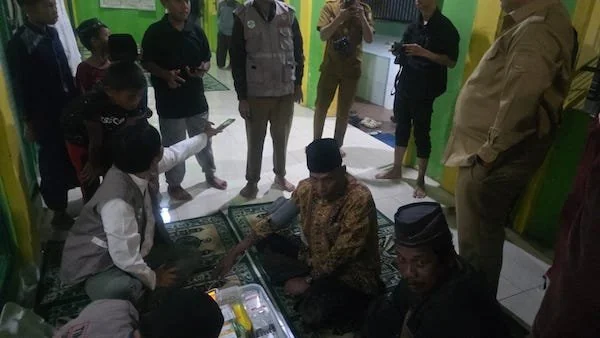 Suasana Saat Wali Kota Makassar Munafri Arifuddin saat Mengecek langsung Pengungsi Banjir Antang (Dok: Ist).