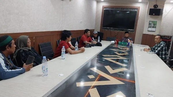 Pedagang Pasar Cidu Mengadu ke DPRD Makassar, (Dok: Ist).