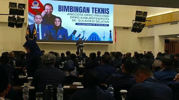 Korwil Pemenangan Pemilu NasDem Sulawesi Selatan (Sulsel), Rudianto Lallo (RL), saat Menyampaikan Arahan di Bimtek (Dok: KabarMakassar).