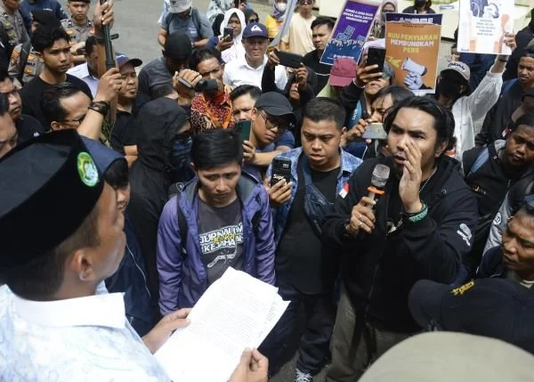 Aksi unjuk rasa Koalisi Jurnalis Peduli Penyiaran (KJJP) di depan DPRD Sulsel beberapa waktu lalu (Dok : Ist).