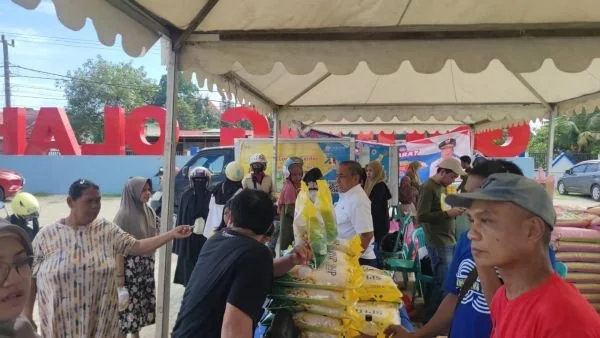 Pasar murah yang digelar Pemprov Sulbar di Mamuju (Dok ; Ist).