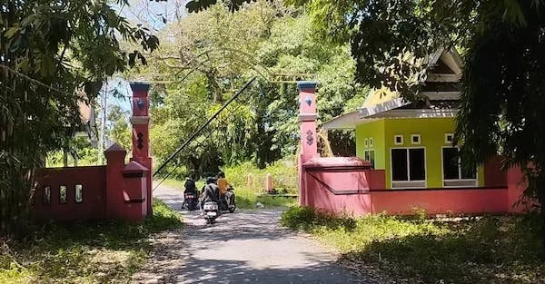 Pintu Masuk Kawasan Birtaria Kassi yang kini sudah terbengkalai. (Foto/ullah).