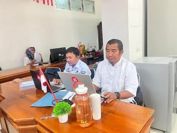 tim BKD Sulbar saat melakukan penginputan data PPPK Paruh Waktu (dok:ist)