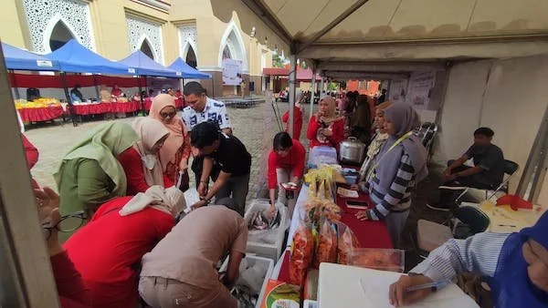 Suasana pelaksanaan Gerakan Pangan Murah di Kecamatan Tamalanrea, Makassar. (Dok. Syamsi/KabarMakassar)