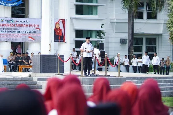 Bupati Jeneponto, Paris Yasir saat menggelar apel siaga sekaligus Lantik Pengurus dan Pengawas Koperasi Merah Putih. (Ist).