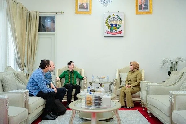 Wakil Gubernur Sulawesi Selatan, Fatmawati Rusdi bersama Konsul Jenderal Australia, Todd Dias, dan tim Monash University (dok. Ist)
