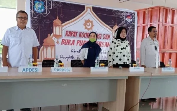 Kepala DPMD Bulukumba Hj Hamrina A Muri saat mengikuti rakor bersama aparat desa.