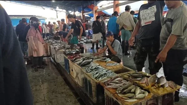 Suasana Pasar Ikan Paotere Makassar, (Dok: Sinta KabarMakassar).