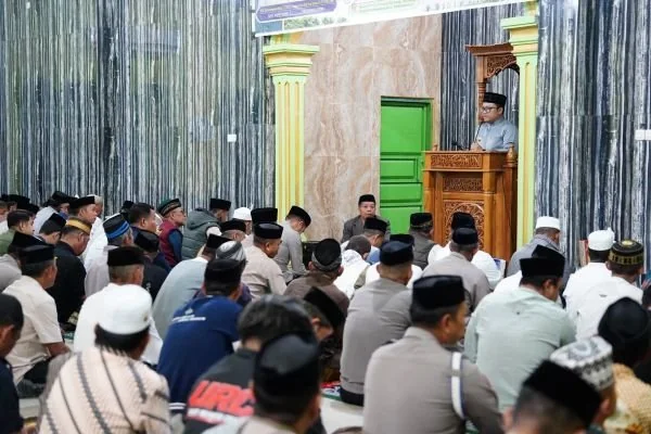 Bersama Forkopimda Gowa, Wakil Bupati eratkan kebersamaan dengan warga di Safari Subuh Kamtibmas (Dok: Ist)