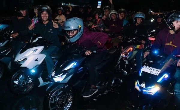 Asmo Sulsel melaksanakan Nocturnity Riding dengan mengajak komunitas SV160 menikmati pengalaman night ride (Dok: Ist)