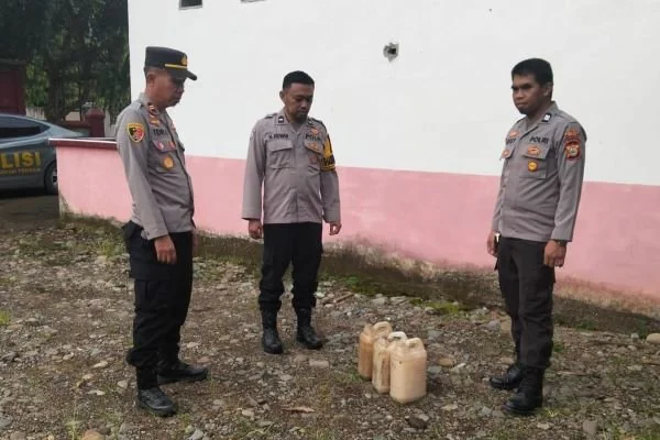 Polsek Sinjai Tengah Amankan 15 Liter Miras Jenis Ballo. (Dok: Ist)