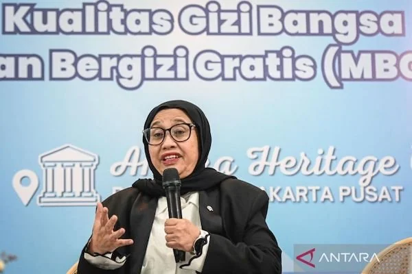 Wakil Kepala Badan Gizi Nasional (BGN) Nanik S. Deyang mengisi Talkshow bertajuk Upaya Meningkatkan Kualitas Gizi Bangsa melalui Makan Bergizi Gratis di Antara Heritage Center (AHC), Pasar Baru, Jakarta, Kamis (23/10/2025). Talkshow yang menghadirkan akad