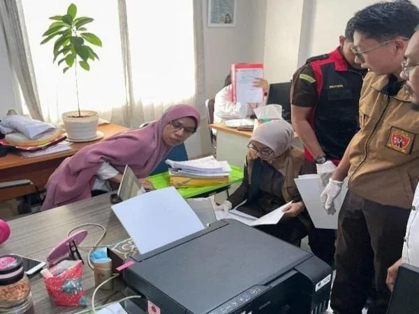 Penggeledahan dua kantor balai di Makassar oleh Kejari Sinjai (Dok: Ist).