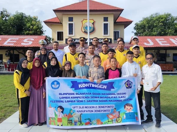 Kapolres Jeneponto, AKBP Widi Setiawan, saat melepas kontingen Siswa Sekolah Luar Biasa (SLB) ke Kabupaten Bulukumba.