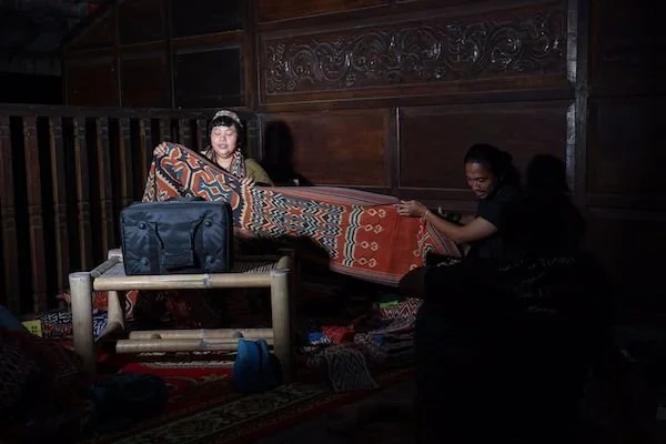 Tenun sekomandi Kalumpang Kabupaten Mamuju (Foto By : Azhari Surahman)