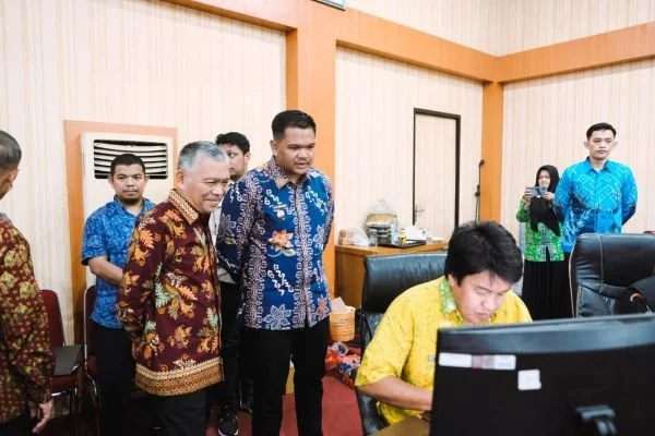 Bupati Bantaeng saat memantau langsung Evaluasi Kinerja dan Uji Kompetensi Pejabat Eselon II (Dok : Ist).