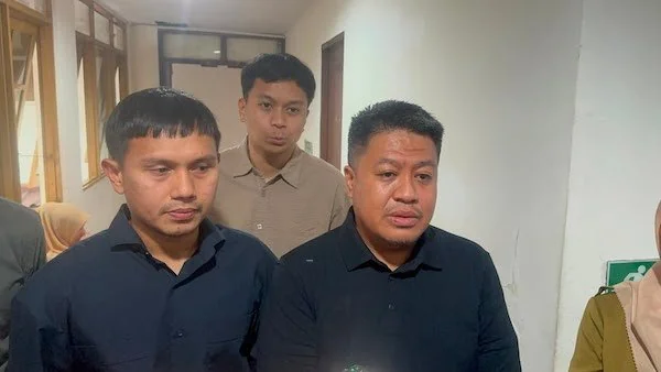 Ketua Komisi D DPRD Makassar, Ari Ashari Ilham (Kanan), (Dok: KabarMakassar).