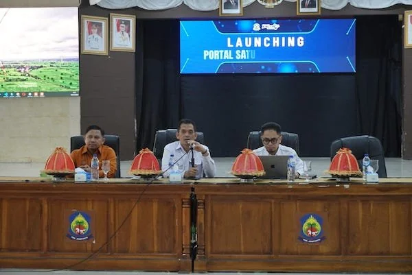 Kepala Dinas Kominfo, Dr. Sulaeman saat menyampaikam laporannya di acara peluncuran Portal Satu Data di Ruang Pola Kantor Bupati Jeneponto. (Ist).