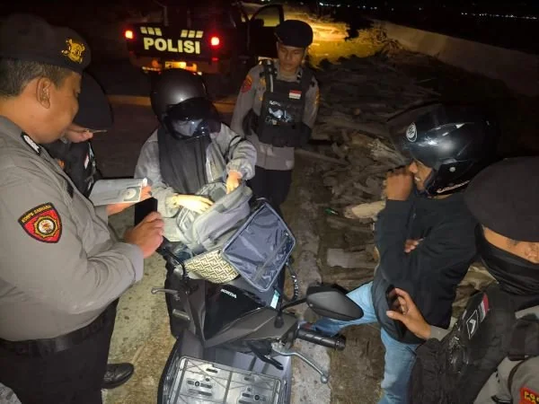 Samapta Polres Majene saat menggelar patroli malam (Dok : Ist).