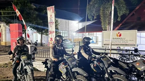 Satuan Samapta Polres Sinjai menggelar Patroli dengan menyasar sejumlah obyek vital, kantor penyelenggara Pilkada dan Bawaslu (Dok : Ist).