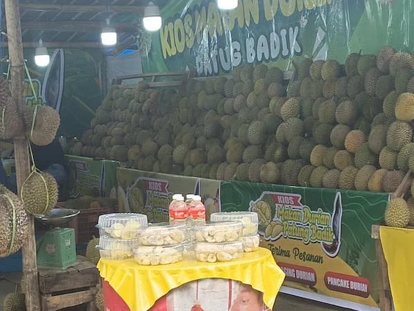 Pedagang Durian (Dok: Sinta KabarMakassar).