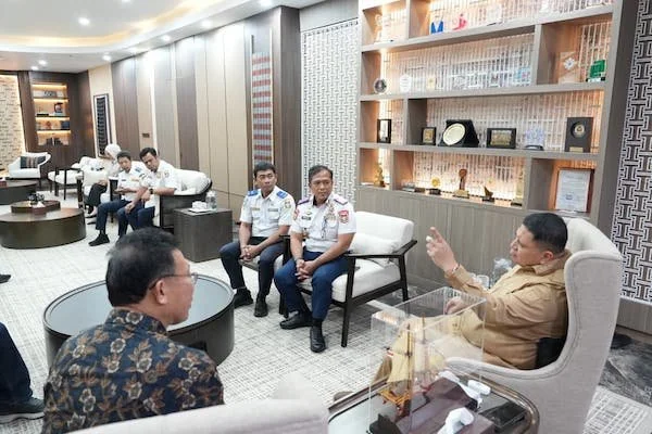 Audiensi dari PT. Sinarjaya Megahlanggeng dengan Wali Kota Makassar Munafri Arifuddin Terkait Pelayanan Angkutan Umum Masal dalam Program Buy The Service, (Dok: Ist).