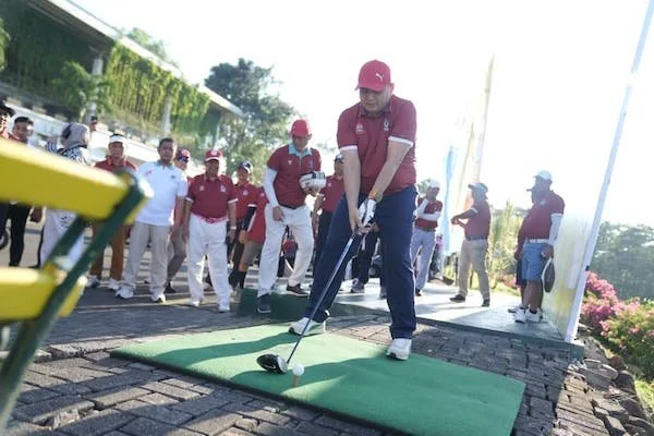 Wali Kota Makassar, Munafri Arifuddin saat Unjuk Skil di Turnamen Golf (Dok: Ist).