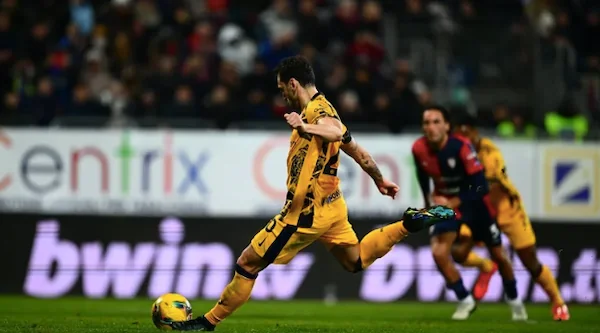 Inter Milan meraih kemenangan meyakinkan 3-0 atas Cagliari dalam lanjutan Serie A, berkat permainan set-piece yang efektif.(Inter Milan)