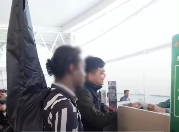 WN Sudan (kiri) dideportasi usai menyalahgunakan izin tinggal belajar (dok. Ist)