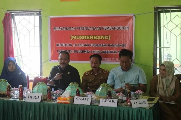 Anggota DPRD Bulukumba, Muh. Bakti (Gerindra) menghadiri kegiatan Musyawarah Rencana Pembangunan (Musrenbang) Tahun Anggaran 2024, di Kelurahan Jalanjang, Kecamatan Gantarang.