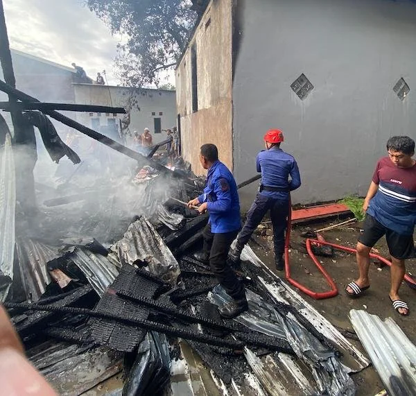 Satu Rumah panggung Hangus Terbakar
