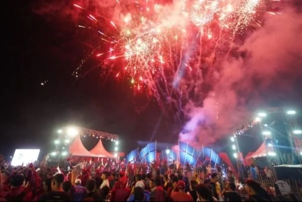 Malam penutupan Manakarra Fair 2024 di anjungan Pantai Manakarra (Dok : ist).