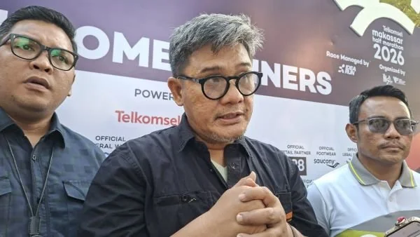 Direktur Utama Perumda Parkir Makassar Raya, Adi Rasyid Ali (Tengah) (Dok: Ist).