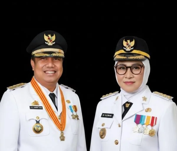 Bupati Chaidir Syam dan Bupati Sitti Husniah Talenrang (Dok: Ist).