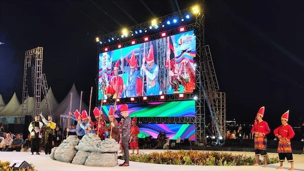 Opening Ceremony F8, bertempat di Central Point Indonesia (CPI) Rabu (24/07) (doc : Hanifah KabarMakassar)