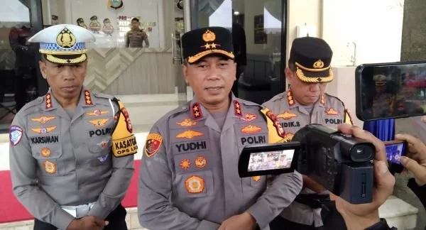 Kapolda Sulsel, Irjen Pol Yudhiawan Wibisono saat memberi keterangan pers terkait pengamanan Nataru (Dok: Ist).