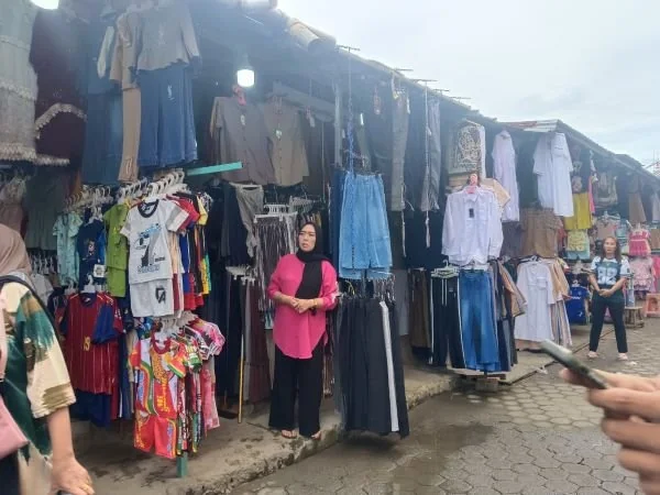 Lapak Luar di Pasar Sentral Kota Makassar (Dok: Sinta KabarMakassar).