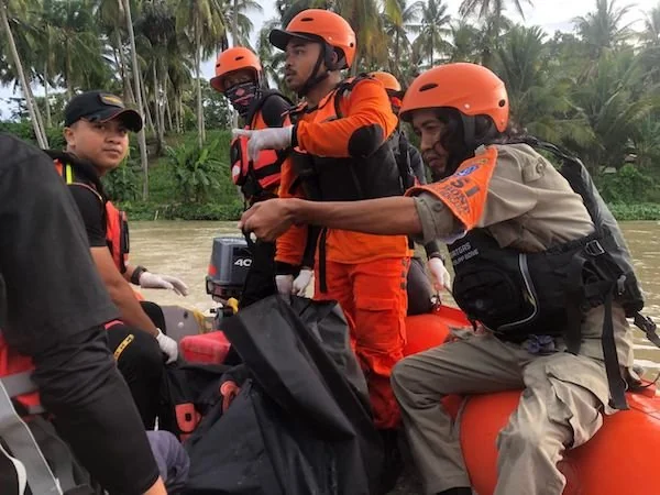 Tim sar gabungan saat mencari korban tenggelam di Sungai Walanae (Dok: Ist)