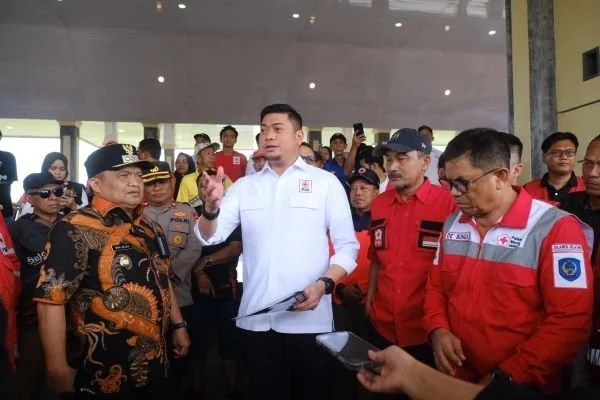 Ketua PMI Sulsel, Adnan Purichta Ichsan di Posko Induk Bencana, Lapangan Andi Djemma Belopa, Kabupaten Luwu, Kamis (9/5).