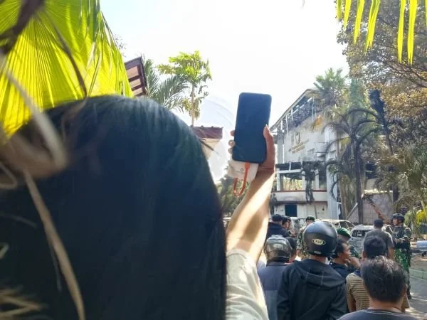 Isra saat Live Tiktok (Dok: Sinta Kabar Makassar).