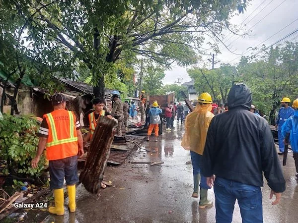 Suasana Penertiban di Jalan Adipura Panikan (Dok: Ist).