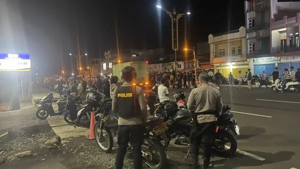 Personel Polresta Mamuju saat melakukan patroli di lokasi rawan balap liar (dok: ist)