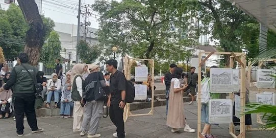 foto dan sketsa yang dipamerkan dalam event (Foto : M. Yasin Ahmad KabarMakassar).