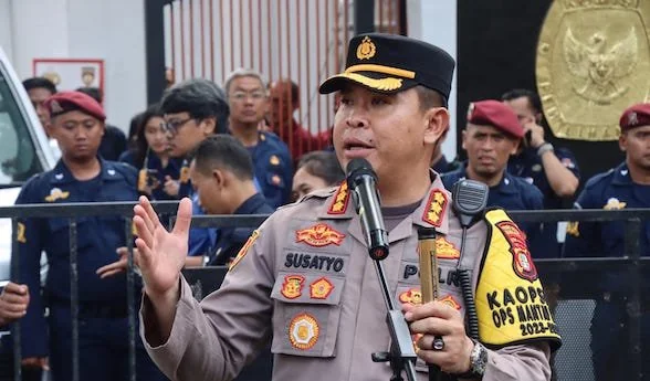 Kapolres Metro Jakarta Pusat, Kombes Pol Susatyo Purnomo Condro saat memimpin apel pengamanan Debat Cawapres di Kantor KPU RI. (Foto: Humas Polres Metro Jakarta Pusat)