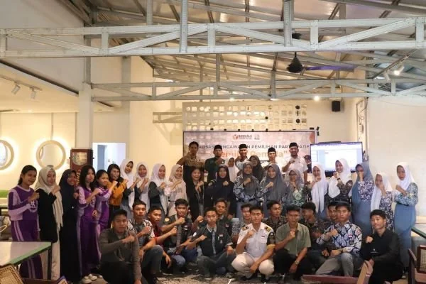 Bawaslu Luwu Timur menggandeng berbagai elemen masyarakat, termasuk pemilih pemula di Pilkada 2024 (Dok : Ist).