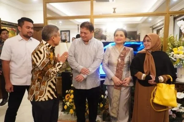 Taufan Pawe (TP) saat menghadiri Open House Ketua Umum Partai Golkar Airlangga Hartarto, di kawasan Widya Chandra, Jakarta Selatan, Kamis  (11/4) malam.