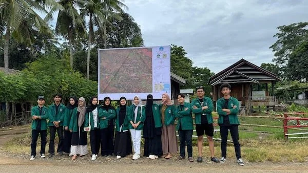 Mahasiswa Kuliah Kerja Nyata (KKN) Universitas Muslim Indonesia (UMI) yang bertugas di Desa Lompu, Kecamatan Cina, Kabupaten Bone (dok ist)