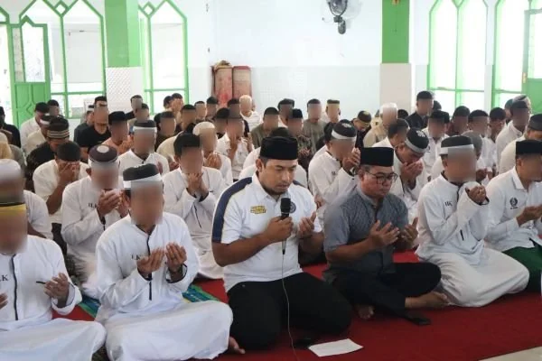 Salat Istisqa yang dilaksanakan oleh Lapas Bulukumba bersama warga binaan (Dok: Ist)