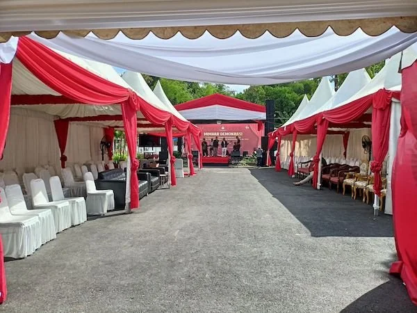 Suasana hari pertama pendaftaran Bacaleg di Kantor KPU Makassar (Dok: Atri KabarMakassar)